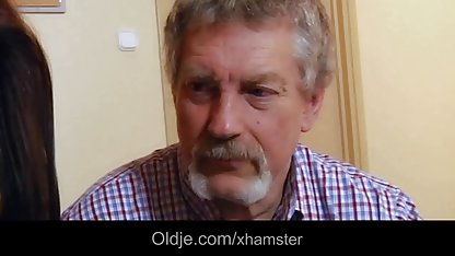در حالی که او به تماشای نادر او را خالی از سکنه, چت تصویری سکسی زنده غرابت از وضعیت