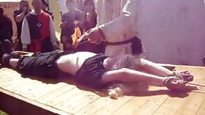 آن مرد می رود شکستن سکس تصویری زنده در دو در مناطق مختلف از خانه چکش خود را
