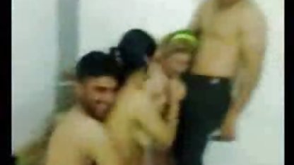 به به, هاردکور تحمل نمایش سکس زنده است که خواهر خود را خوردن, کیر, سپس سه نفر از